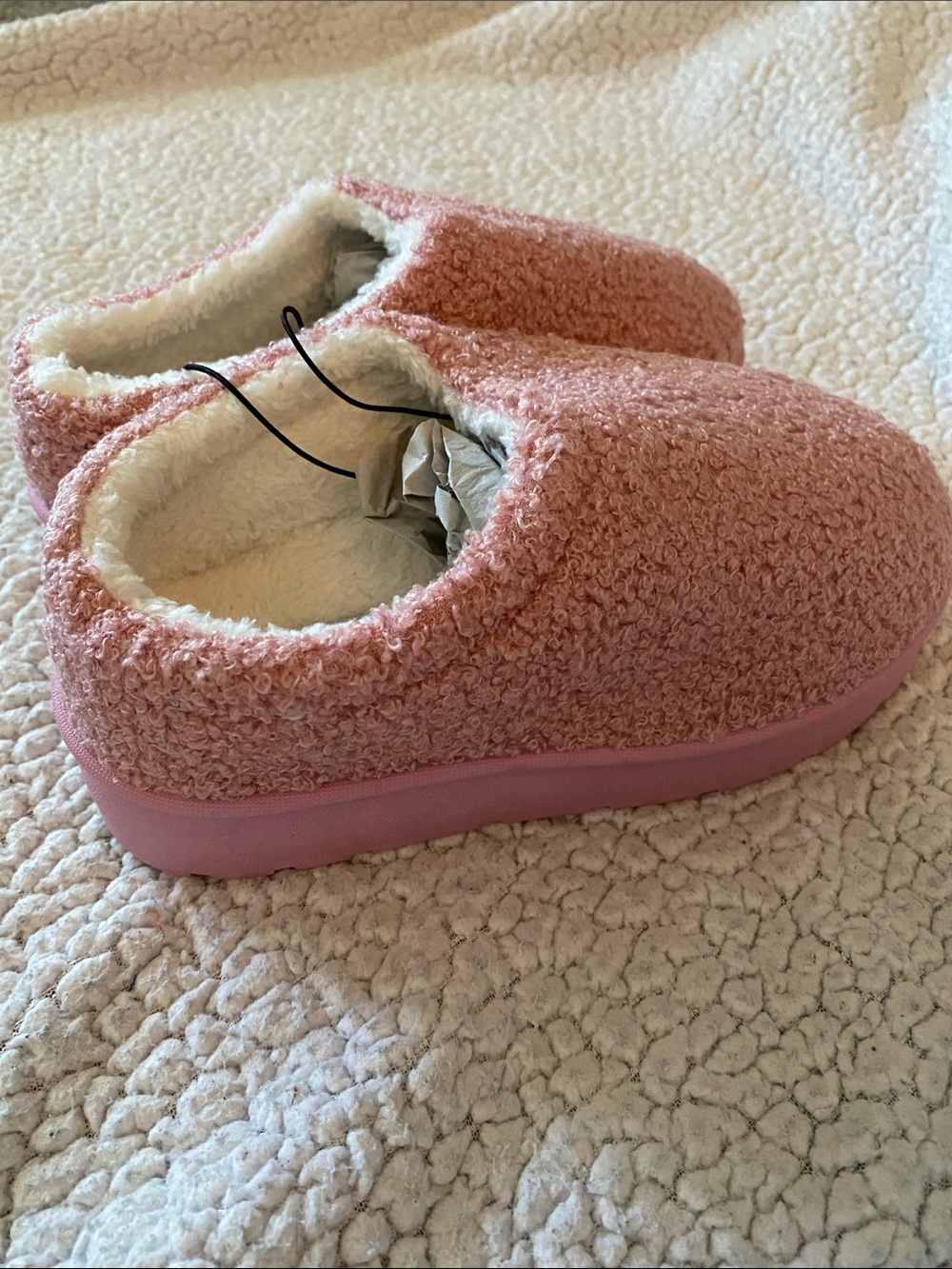 Girls Plush Slip-On Slippers in pink